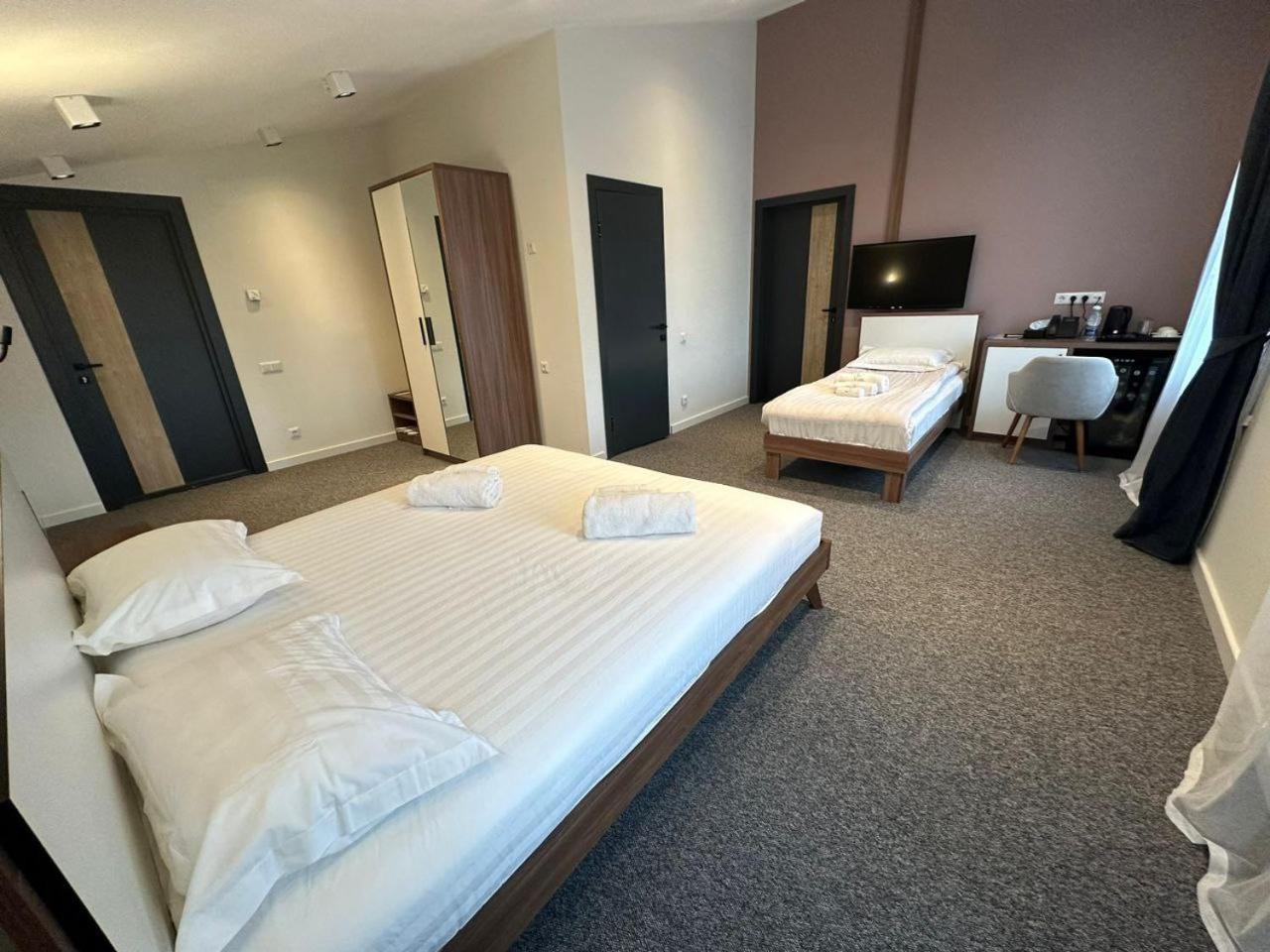 Hotel 78 Cafe Karakoł Zewnętrze zdjęcie